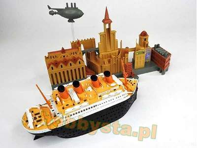Titanic - Port Scene & Vehicle - image 5