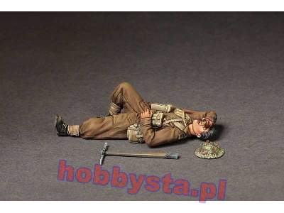 British Infantryman At Rest. - image 6