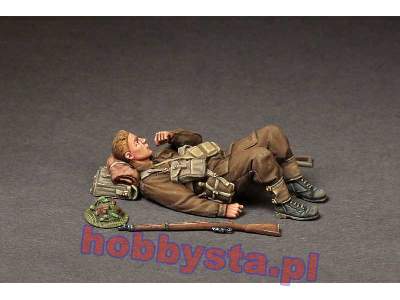 British Infantryman At Rest. - image 7