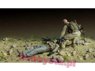 The Wounded Pmc 2 Figures - image 1