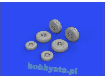 C-130 wheels 1/72 - Zvezda - image 3