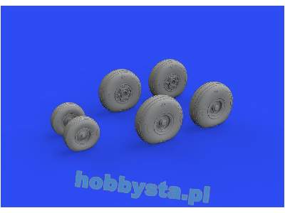 C-130 wheels 1/72 - Zvezda - image 5