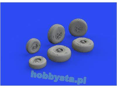 C-130 wheels 1/72 - Zvezda - image 7