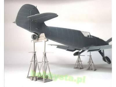 German Luftwaffe Jack Stand Set - Extended Edition - image 3