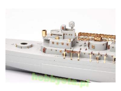 HMS York 1/350 - Trumpeter - image 11