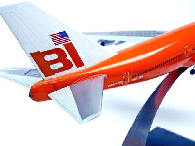 Braniff International 747-127 Flying Colors - image 37
