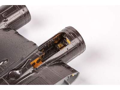B-17F undercarriage & exterior 1/48 - HK Models - image 4