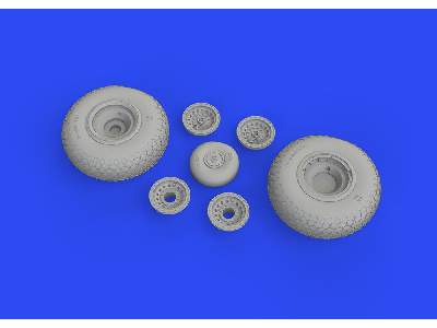 B-17 wheels cross tread 1/48 - Hk Models - image 3