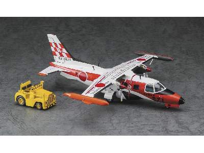 Mitsubishi Mu-2j 'flight Check Squadron' W/Tractor - image 2