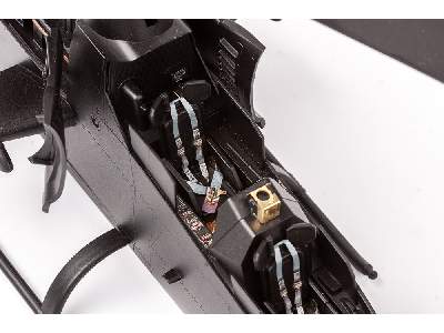 AH-1G seatbelts STEEL 1/32 - Icm - image 2