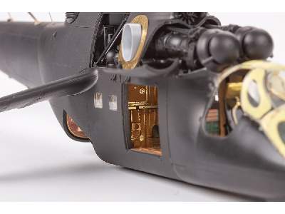 Mi-24P cargo interior 1/48 - Zvezda - image 2