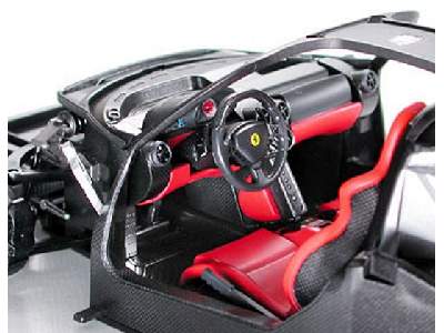 Enzo Ferrari Rosso Corsa - image 3