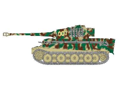 Classic Conflict Tiger 1 vs Sherman Firefly - Gift Set - image 4