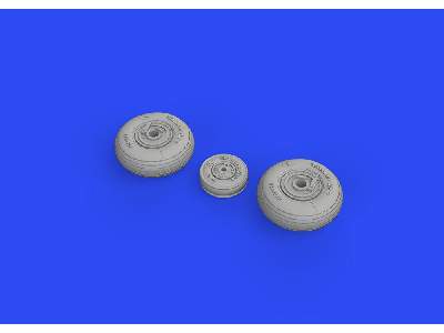 Z-126/226 Trener wheels 1/48 - Eduard - image 1