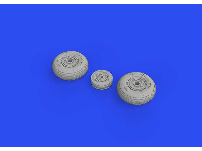 Z-126/226 Trener wheels 1/48 - Eduard - image 1