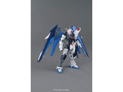 Freedom Gundam Ver.2.0 Bl (Gundam 61611) - image 4