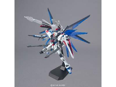 Freedom Gundam Ver.2.0 Bl (Gundam 61611) - image 5