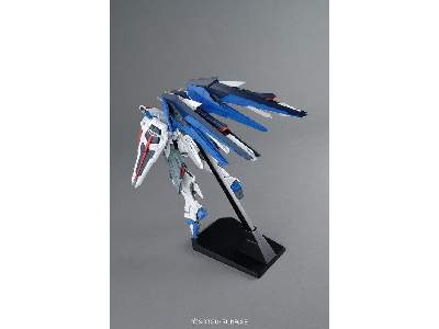 Freedom Gundam Ver.2.0 Bl (Gundam 61611) - image 6