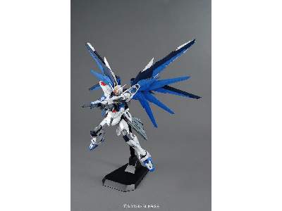 Freedom Gundam Ver.2.0 Bl (Gundam 61611) - image 8