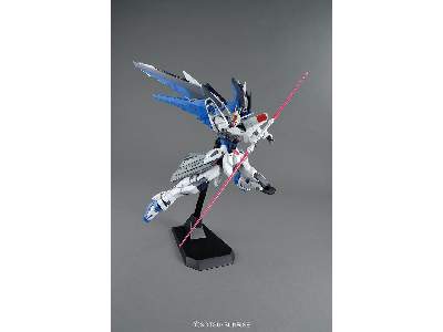 Freedom Gundam Ver.2.0 Bl (Gundam 61611) - image 9