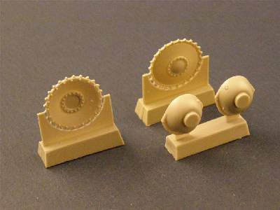 Drive Wheels With Transmission For Pz Ii Tank - image 2