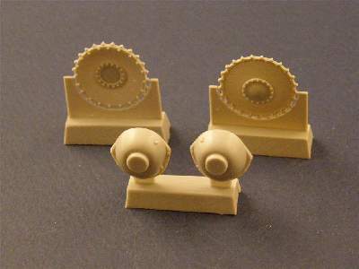 Drive Wheels With Transmission For Pz Ii Tank - image 3