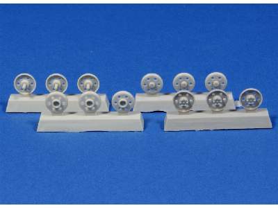 Steel Return Rollers For Stug Iii (Pattern B) - image 2