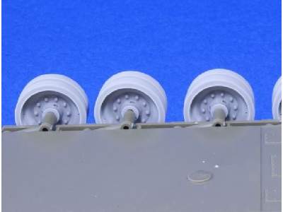 Road Wheels For A34 Comet - image 4