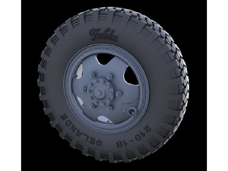 Sd.Kfz 231 Road Wheels (Early Gelande Pattern) - image 1