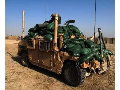 Humvee With Sandbags Armor (Mobile Check Point) - image 4