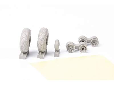 B-17 wheels rhomboid tread 1/48 - Hong Kong Models - image 4