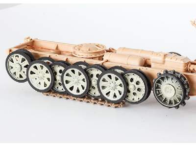 Sd.Kfz. 8 - Trumpeter - image 3