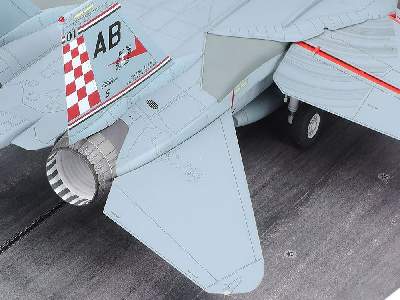 Grumman F-14A Tomcat (Late Model) Carrier Launch Set - image 20