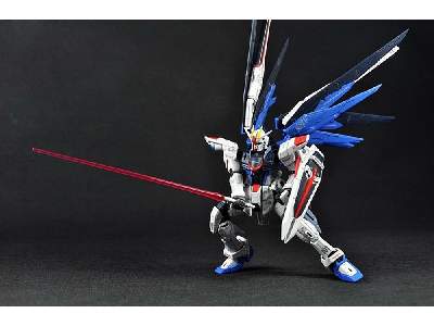 Freedom Gundam Bl (Gundam 61614) - image 6