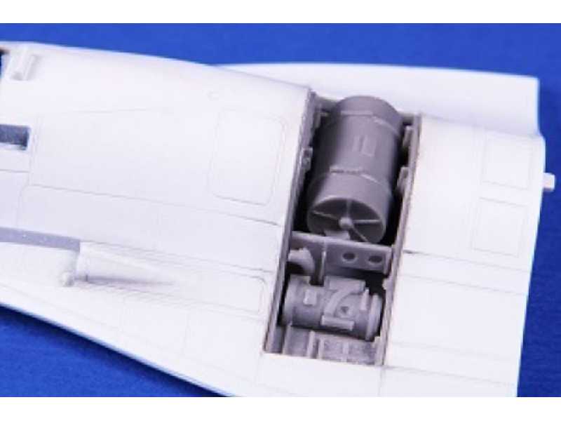 F-16mlu Gun Bay (For Revell Kit) - image 1 F-16mlu Gun Bay (For Revell Kit) - image 1