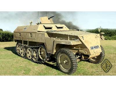 Armoured Personnel Carrier Sd.Kfz.250/1 (neu) - image 1