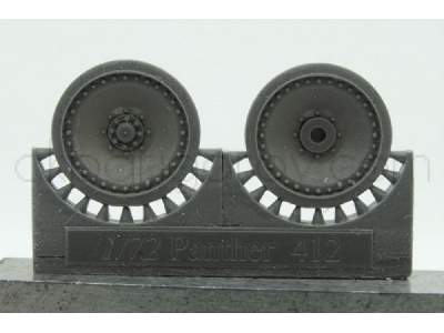 Wheels For Pz.V Panther, With 16 Bolts And 16 Rivets - image 1
