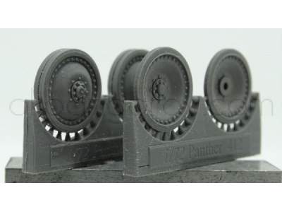 Wheels For Pz.V Panther, With 16 Bolts And 16 Rivets - image 2