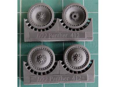 Wheels For Pz.V Panther, With 16 Bolts And 16 Rivets - image 3