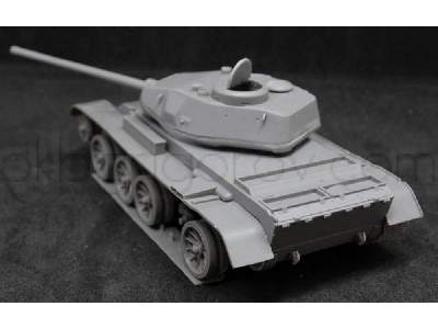 Soviet Medium Tank T-44 - image 11