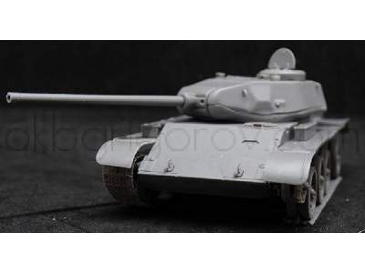 Soviet Medium Tank T-44 - image 17
