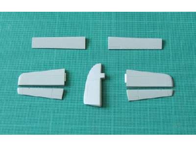 Hawker Seahawk - Control surfaces set for Trumpeter - image 1