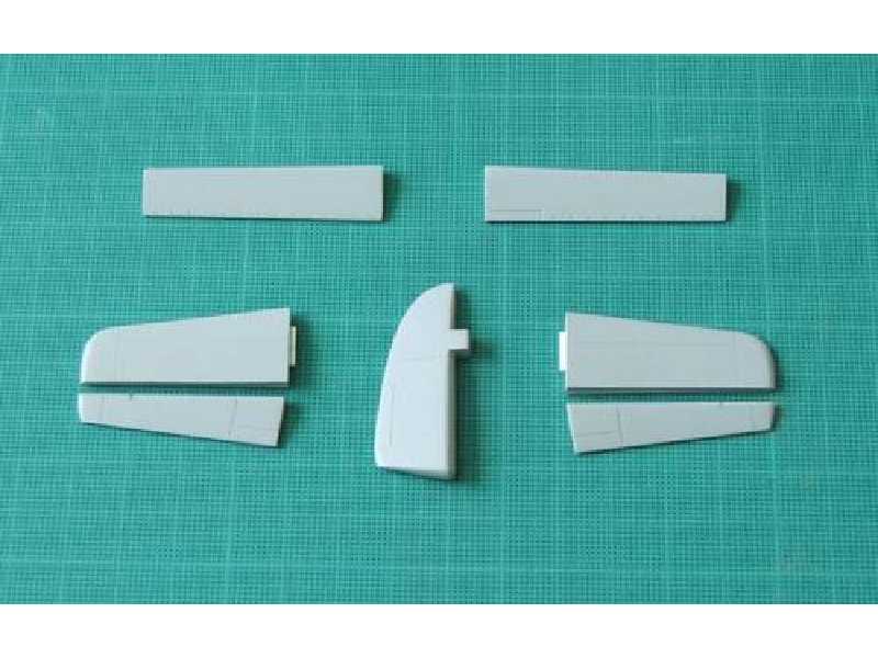 Hawker Seahawk - Control surfaces set for Trumpeter - image 1