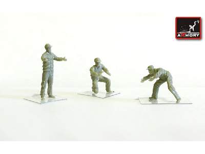 Soviet/Russian Modern Airfield Groung Personnel - 3 Figures - image 1
