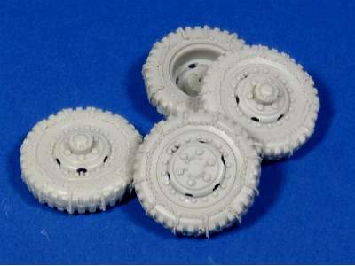 Road Wheels With Chains For M3 Scout Car - image 1