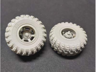 Kraz -255b Road Wheels - image 4