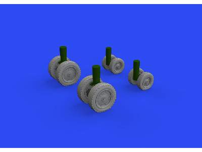 CH-47A wheels 1/48 - HOBBY BOSS - image 1