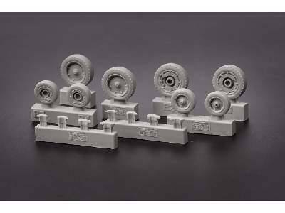 CH-47A wheels 1/48 - HOBBY BOSS - image 3