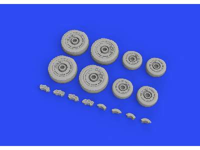 CH-47A wheels 1/48 - HOBBY BOSS - image 7