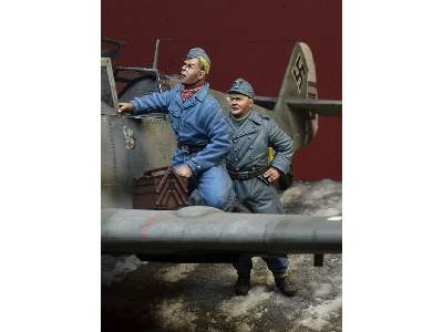 Luftwaffe Mechanics - image 2